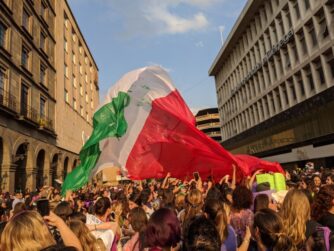 La bandera mexicana feminista