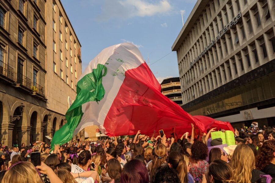 La bandera mexicana feminista